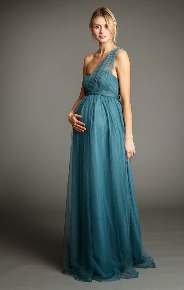 Pretty Perfect Looks for Pregnant Bridesmaids - Perfete