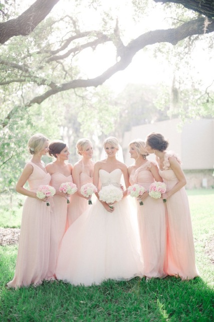 Image by Divine Light Photography via Style Me Pretty