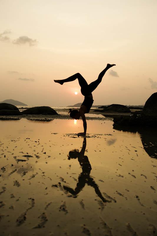 Kamalaya-beach-yoga