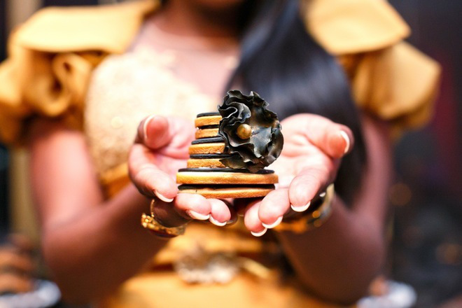 Black-and-Gold-Part-Inspiration-by-Elles-Couture-Events-20