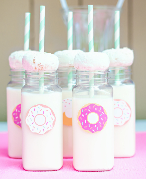 milk-and-doughnut-treats-for-wedding-_-donut-ideas
