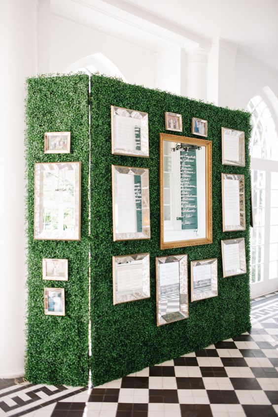foliage-wall-with-mirror-seating-chart