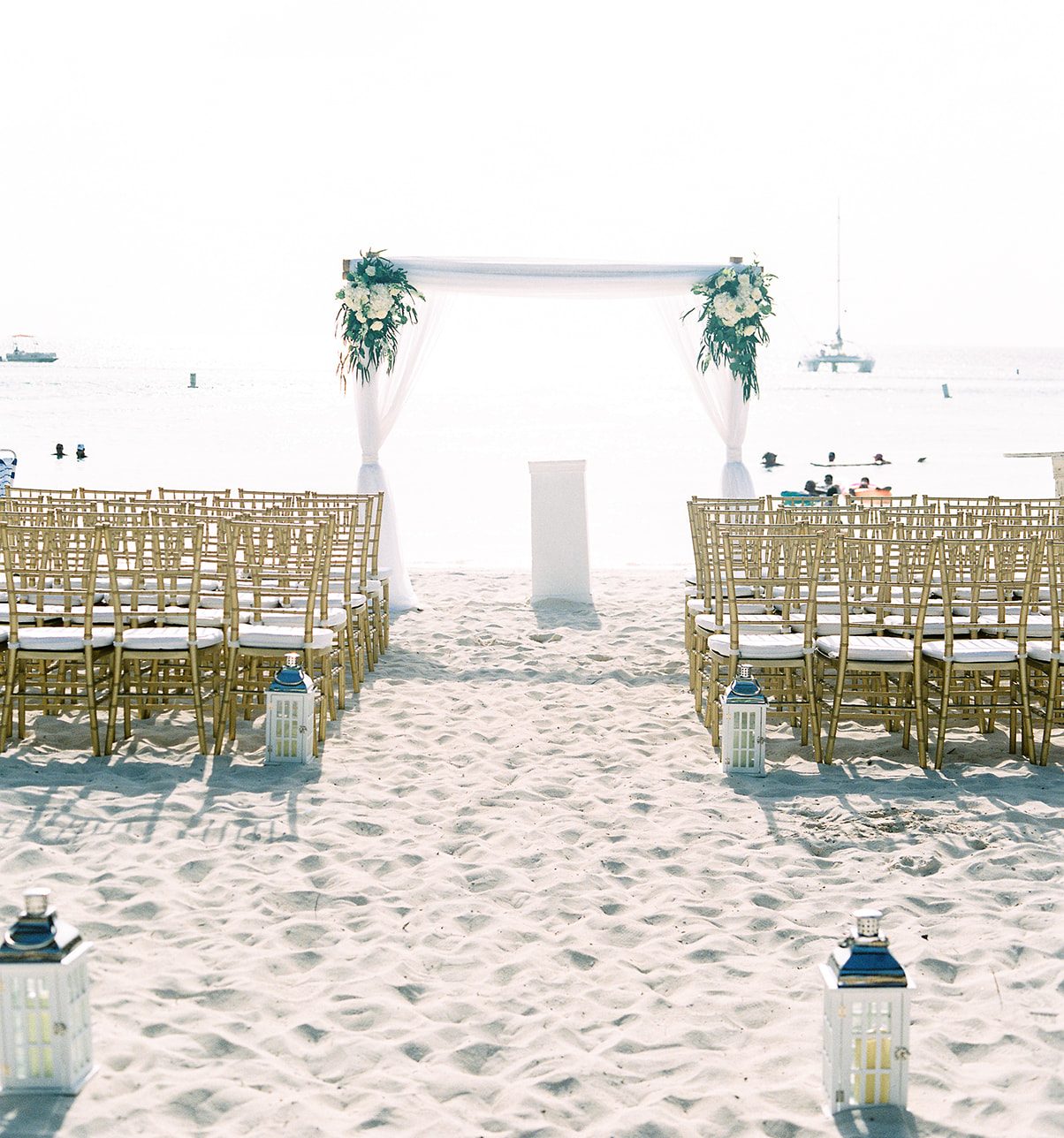 Aruba Marriott outdoor wedding ceremony - beach wedding theme - perfête wedding destination