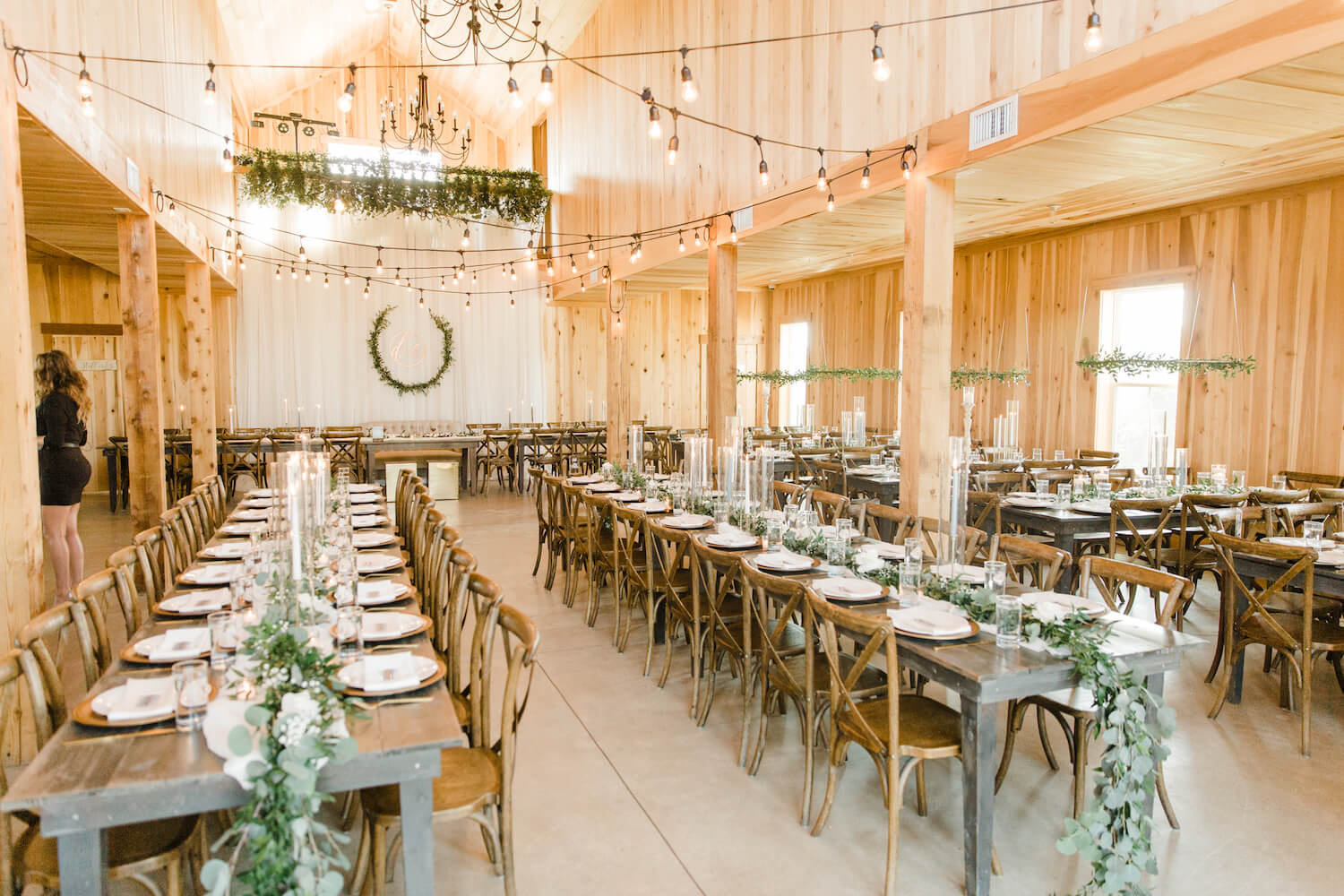 Beautiful Nashville Wedding with Warm & Rustic Decor - Perfete